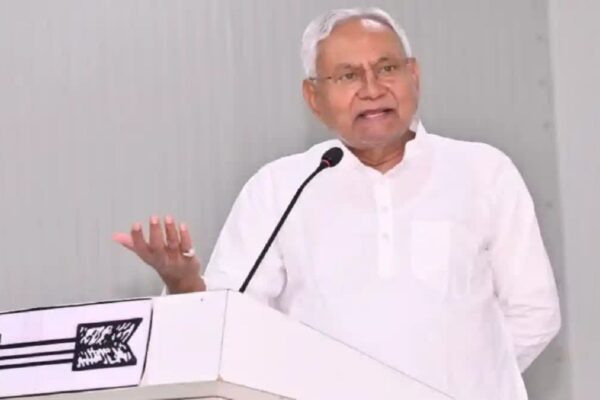 Elections: नीतीश कुमार की पहली लिस्ट में नहीं कोई मुस्लिम, 4 महिलाएं मिलीं टिकट