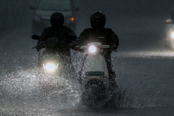Weather अपडेट: हैदराबाद में दीवाली से पहले बारिश का IMD का अलर्ट, ट्रैफिक जाम और जलभराव की तैयारी