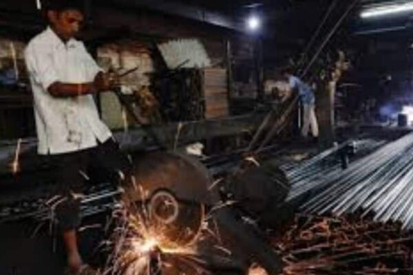 Core क्षेत्र: सितंबर 2025 में 3 प्रतिशत बढ़ा; स्टील और सीमेंट का नेतृत्व