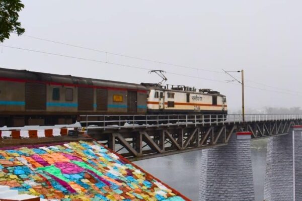 Special Trains: छठ पूजा के लिए रेलवे ने चलाए 1500 ट्रेनें