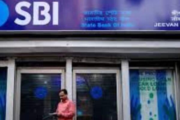 SBI ने हजारों खातों से ₹236 काटे — क्या आप प्रभावित हैं?