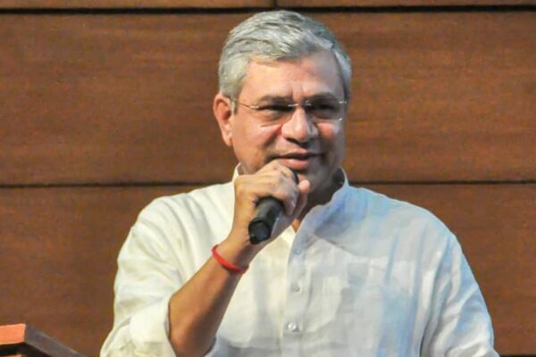 Mobility: रेलवे स्टेशनों पर 76 यात्री क्षेत्रों की योजना को मंजूरी