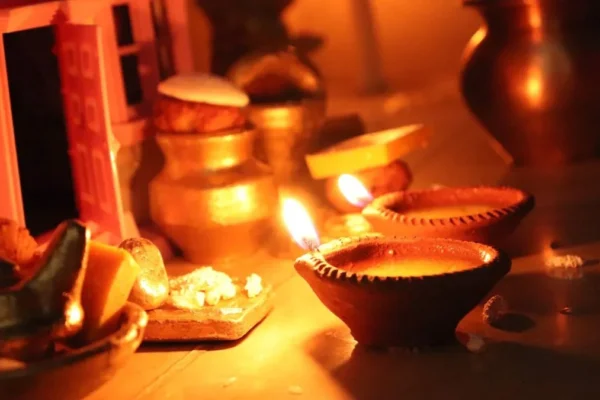 Business: लाभ पंचमी पर करें ये उपाय, ठप व्यापार और पैसों की समस्या का समाधान