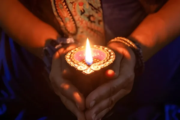 Diya: नरक चतुर्दशी पर यम का दीपक जलाने का सही मुहूर्त और महत्व