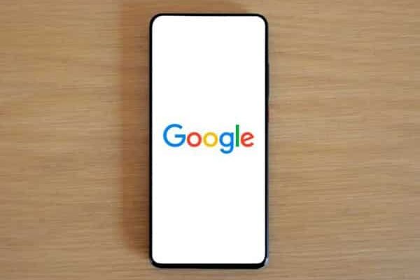 Google ने प्रोजेक्ट सनकैचर के तहत अंतरिक्ष में TPUs का सफल परीक्षण किया, लेकिन विश्वसनीयता और ताप प्रबंधन की चुनौतियाँ बनीं।