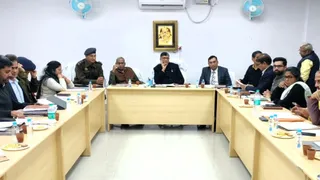 Uttar Pradesh News: बांकेबिहारी के सेवायत बैठक में भिड़े, इस बात को लेकर मीटिंग में शुरू हुई गाली-गलौज, आठवीं बैठक भी बेनतीजा 