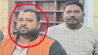 Uttar Pradesh News: Prayagraj Bribery Case : घूसखोरी में गिरफ्तार सिंचाई विभाग के ड्राफ्टमैन को पिता की जगह मिली थी नौकरी, निलंबित