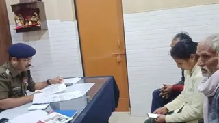 Uttar Pradesh News: बरात में शामिल होने जा रहे दो भाइयों की मौत, हरदोई में कार और बाइक की टक्कर से हादसा