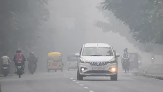 Weather Update: यूपी में ठंड और कोहरे का अलर्ट, रात में पारा गिरेगा