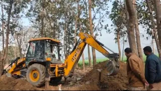 UP News: Bulldozer used on illegal plotting in Rampur, action taken after complaint to DM; Police force remained deployed