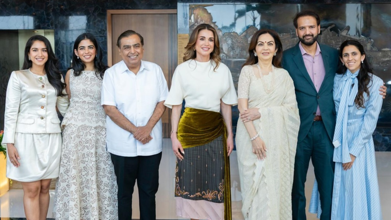 Ambani family showed chic in front of the Queen of Jordan, daughter-in-law and daughter came in skirts, Nita Ambani slayed in saree