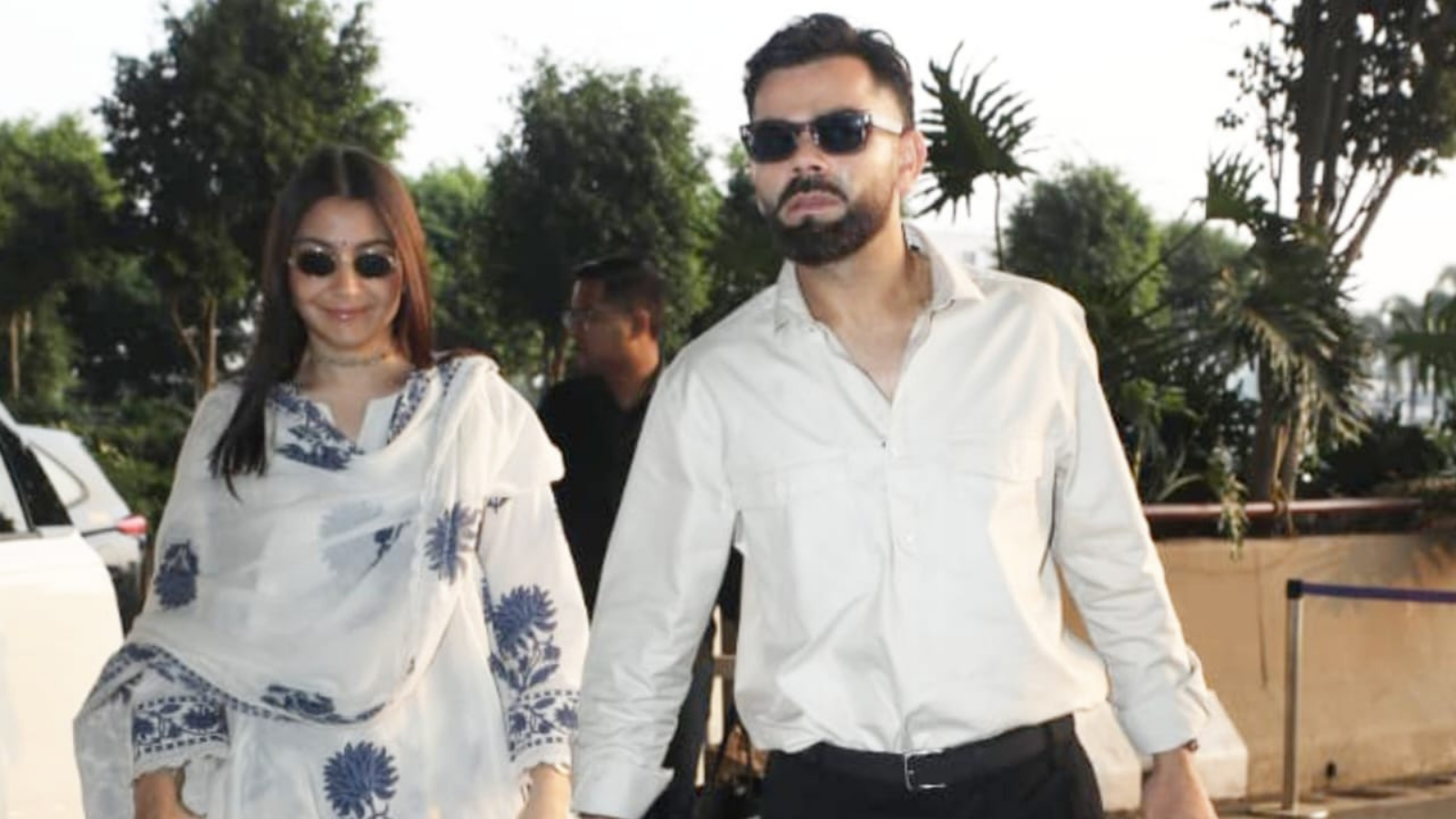 Tulsi garland around the neck, suit worth Rs 10500… Anushka Sharma’s desi look is attracting attention, Virat seen in hero avatar