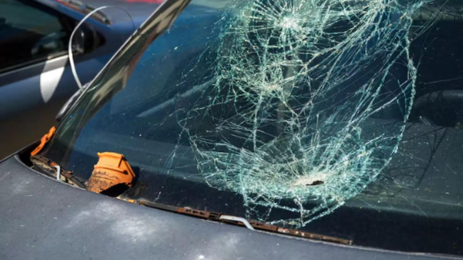Car windshield will not get scratched, know how to keep it safe