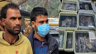 UP News: ‘Kabadi’ stayed on the roof of Tata showroom for 20 hours and stole jewelery worth crores; Police caught him along with his family