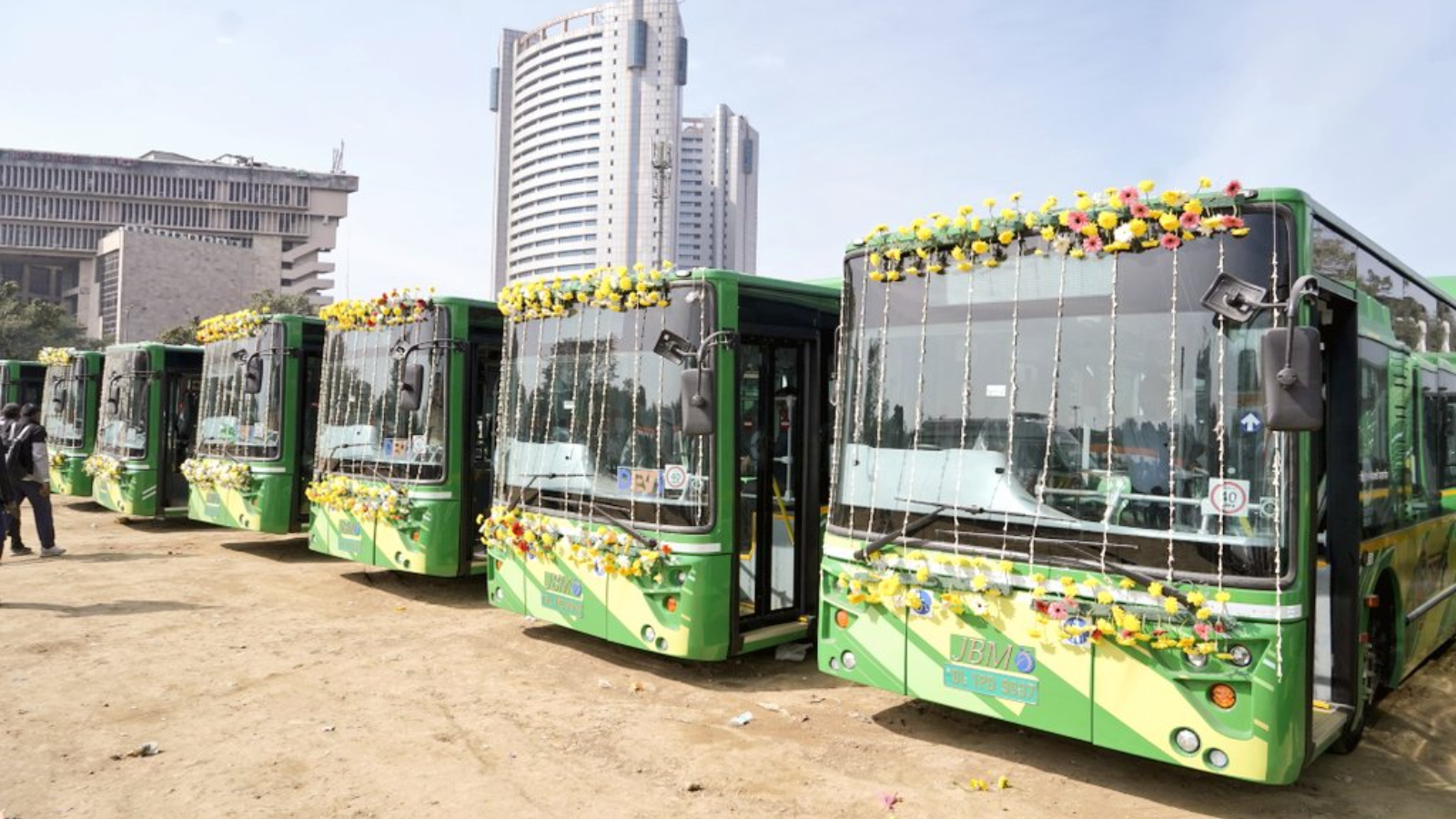 500 new electric buses arrived to overcome the suffocating air of Delhi, now 4000 e-buses in the national capital.