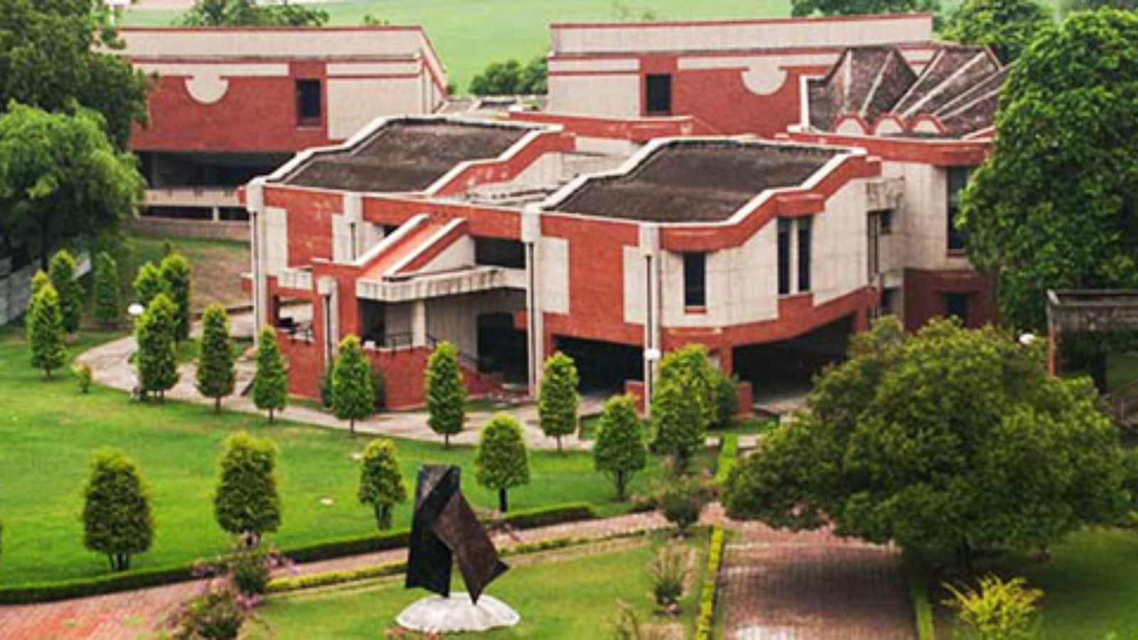 How many B.Tech seats are there in IIT Kanpur? Only JEE top rankers get admission in engineering courses.