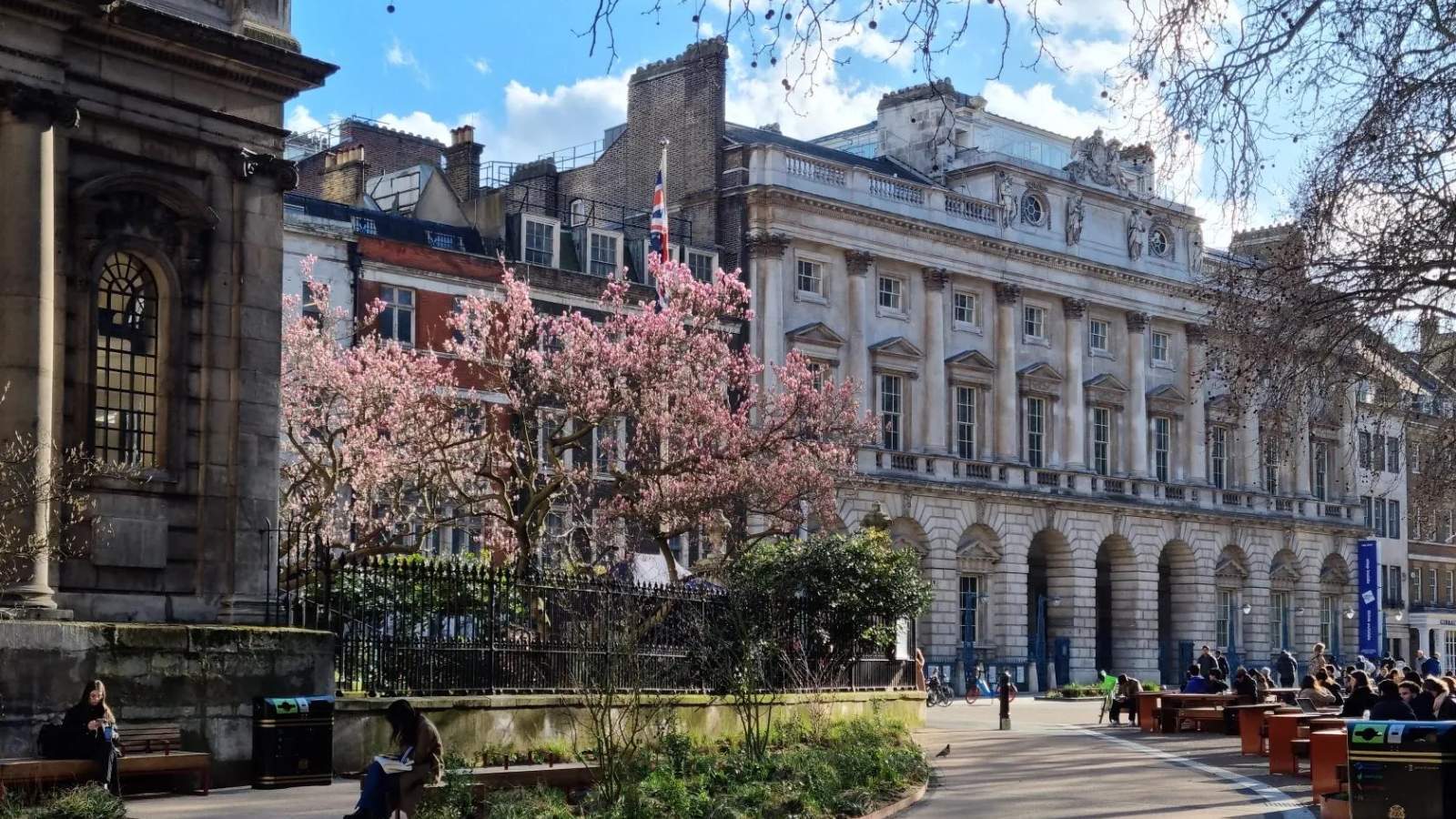 Study nursing or engineering, Britain’s King’s College is giving scholarships worth lakhs to Indians, know the conditions.