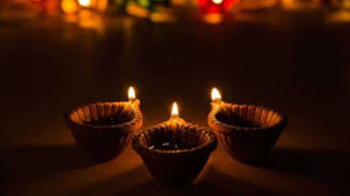 Light Earthen Lamp: If you have a habit of lighting a lamp in the evening, then do not make these mistakes, it can prove costly for your life.