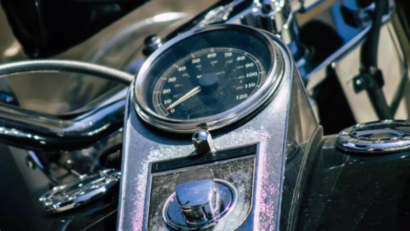 Why does motorcycle mileage reduce? Are you making this mistake?