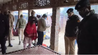 UP News: Murder of father by entering house in Shravasti, miscreant absconds with jewelery and cash after taking son hostage