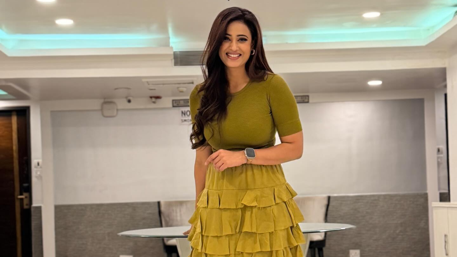 ​People are calling 45-year-old Shweta Tiwari as Sweet 16, she is hitting style in ruffle skirt, then asked – What is the secret of staying young?