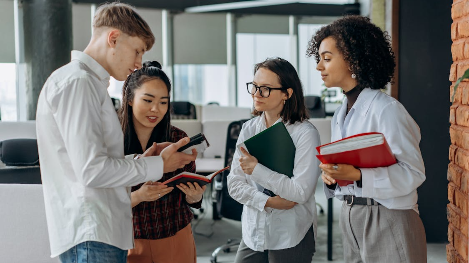 If you want to study abroad cheaply, then check the list of these 10 scholarships now, the date is ending in February.