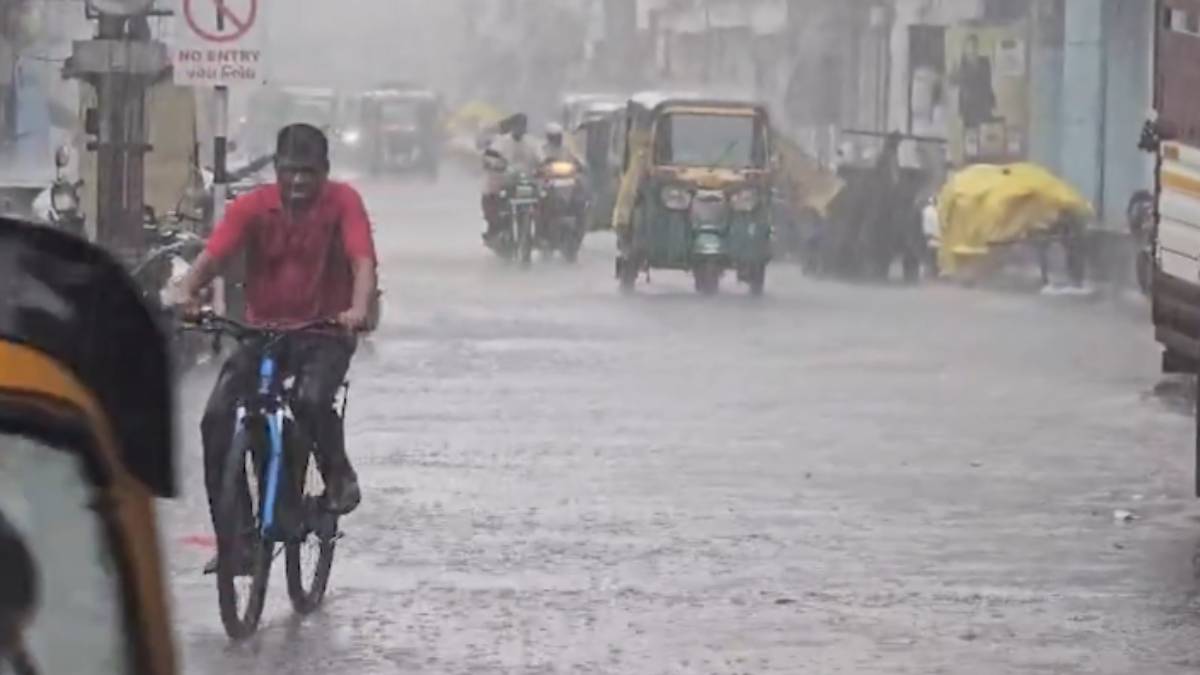 Rainy weather prevails in Gujarat: Heavy gust with thunder in Kadi-Kalol, 3/4 inches of rain fell in Barwala