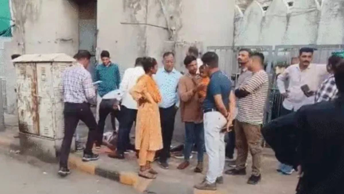 Ahmedabad: A young man was killed on Relief Road, stabbed to death while extorting money.