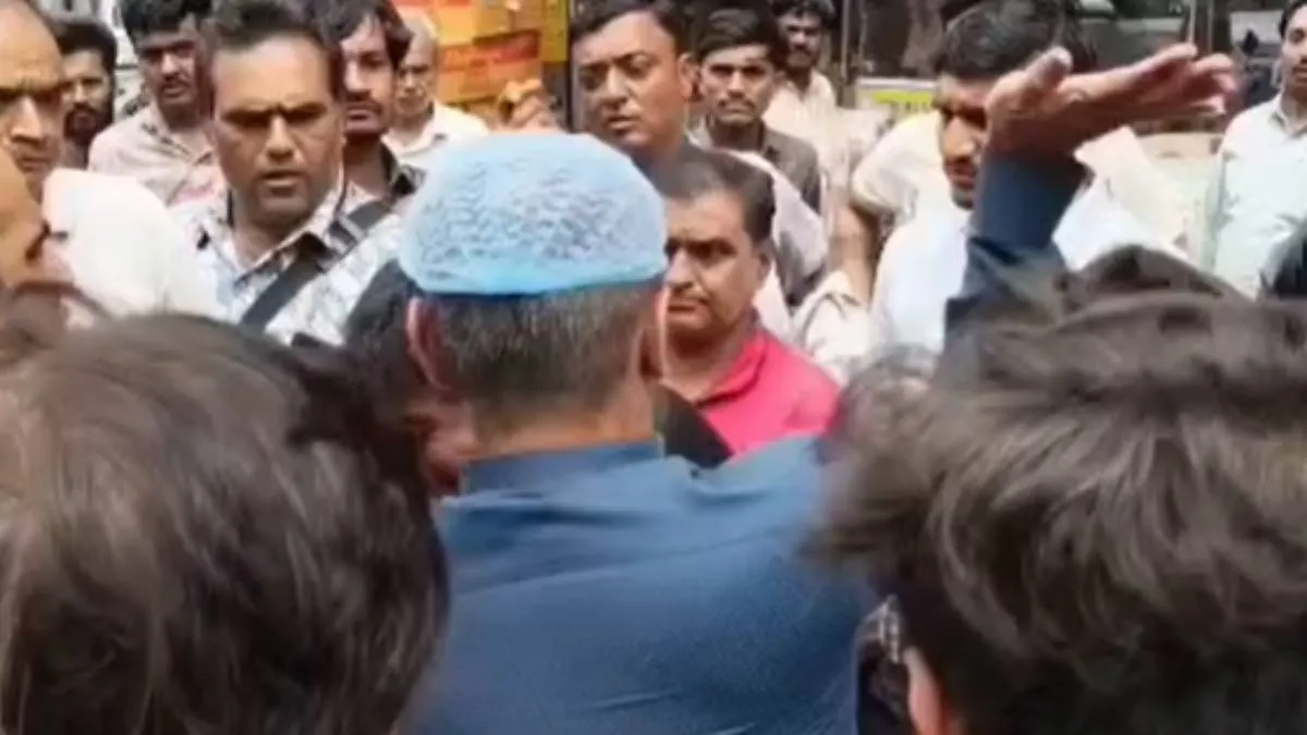 Surat: Two youths were beaten up by local people while roaming in Varachha, they started doing tricks to avoid being beaten.