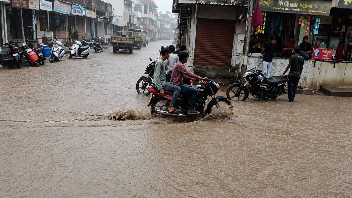 Gujarat Rain: Thunder storm in Junagadh: Mangrol-Keshod water bombed in 11 inches of rain, system appeals to people to stay at home